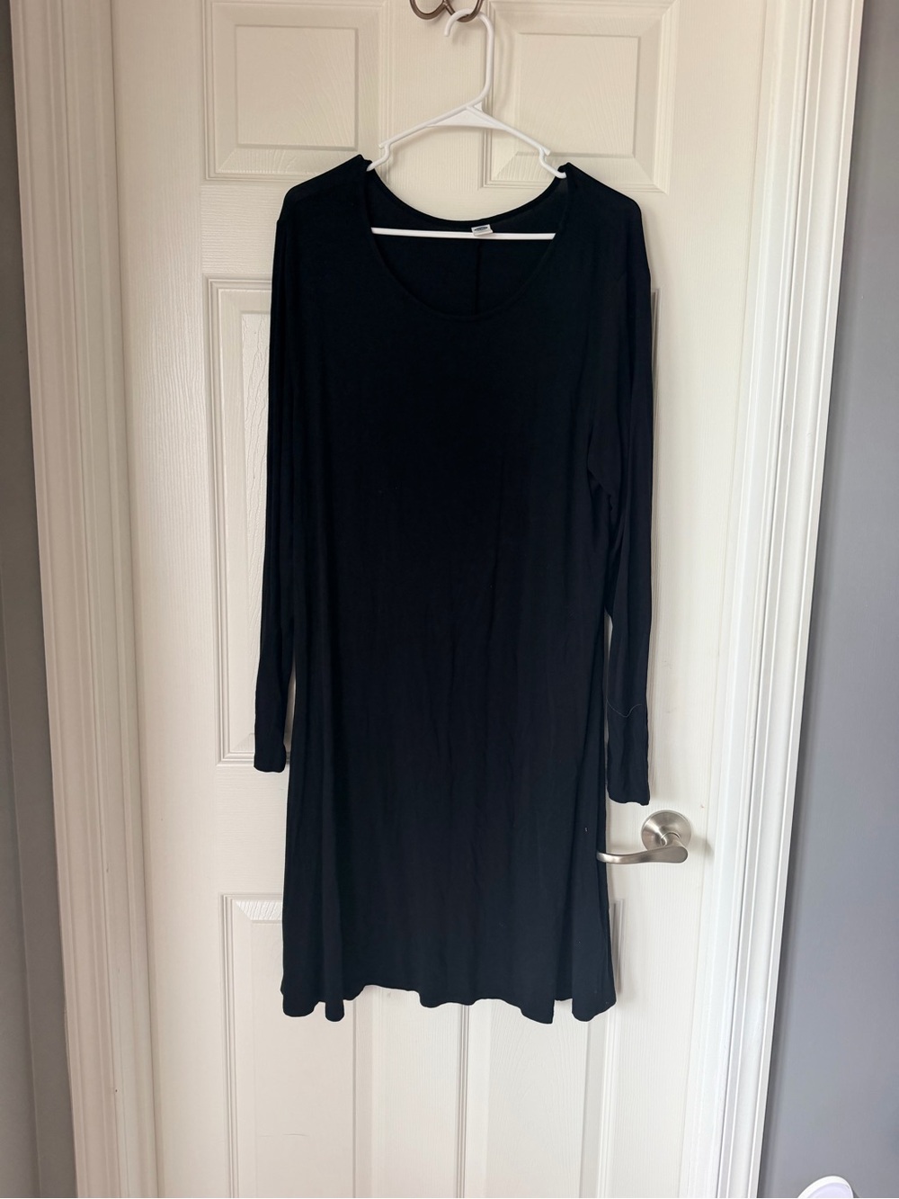 Old Navy Black Long-Sleeve Scoop Neck Dress
